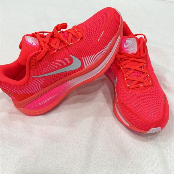 Nike Red Running Shoes - Picture 3 of 4